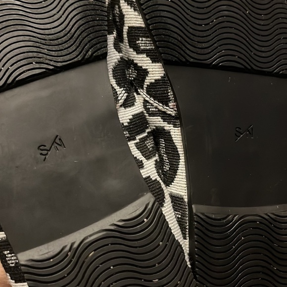 Something Navy Animal Print Comfy flats (Size 8.5) - Picture 11 of 11